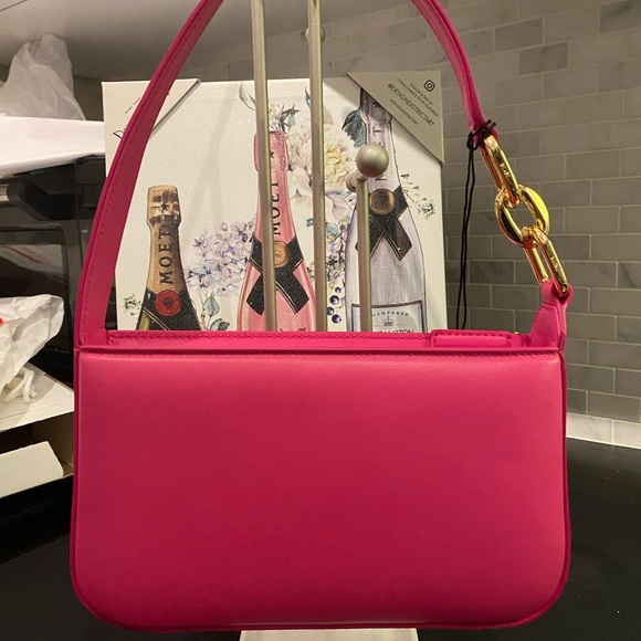 Sold 🩷 MCM Mode Travia Mini Shoulder Bag - Picture 2 of 8